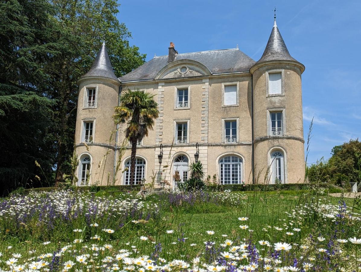 Chateau De Lavaud Montbron Exteriér fotografie